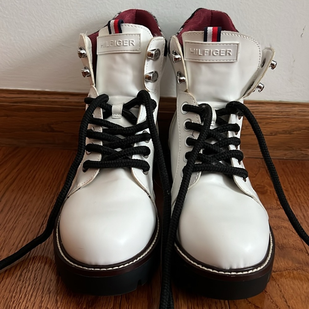 TOMMY HILFIGER combat boots